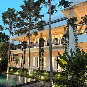 Гостевой дом The London Residences Boutique ***